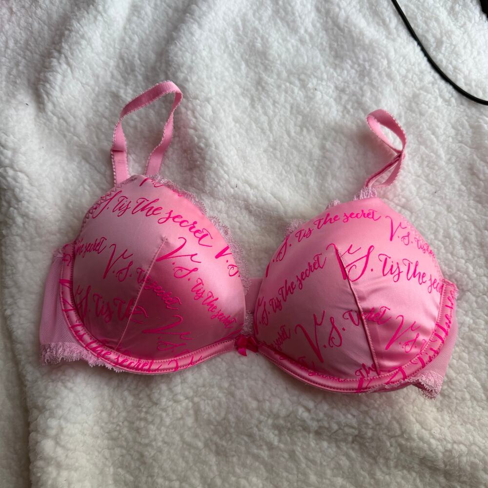 Victoria’s Secret Rare Tis the season bra 32D